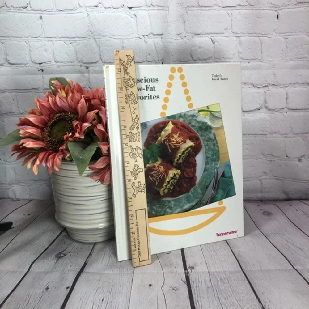 Vintage 1993 TUPPERWARE LUSCIOUS LOW-FAT FAVORITES cookbook